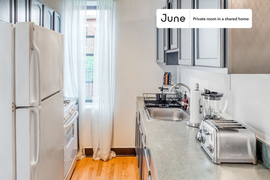 Building Photo - Private bedroom in 5 bed/1 bath Home