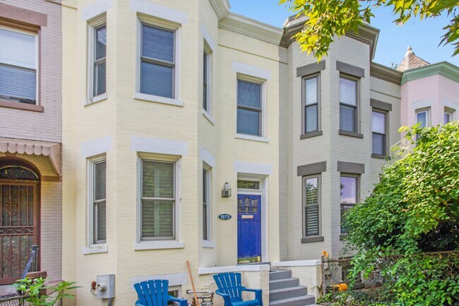 Building Photo - Charming Capitol Hill House| Don't miss the 3D-TOUR!