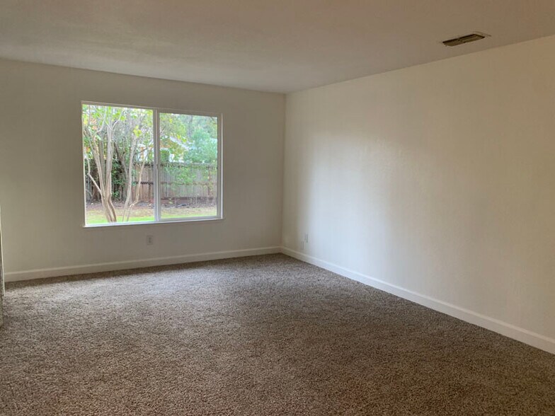 Building Photo - 3298 Kato Ct