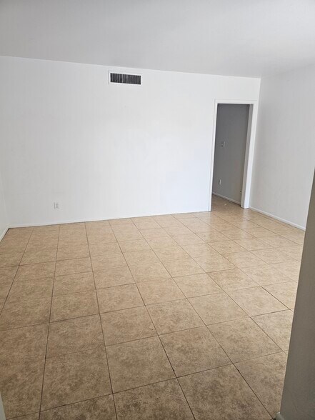 Building Photo - 6820 E Avalon Dr