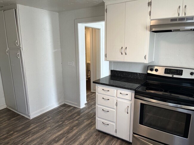 Building Photo - 2912 N Independence Ave