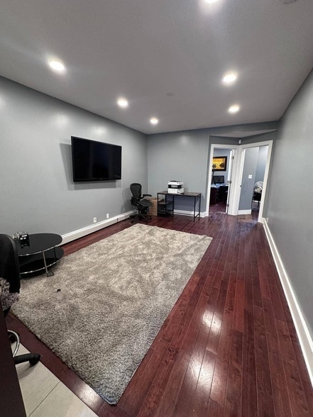 Building Photo - 387 Van Brunt St