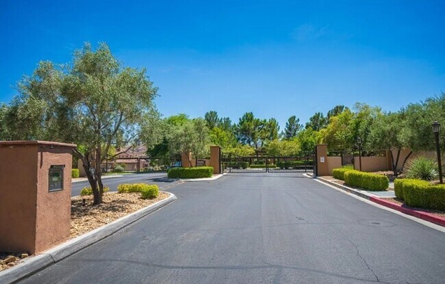 Building Photo - Summerlin Home with downstairs Bed/Bath & Large Patio with Courtyard!