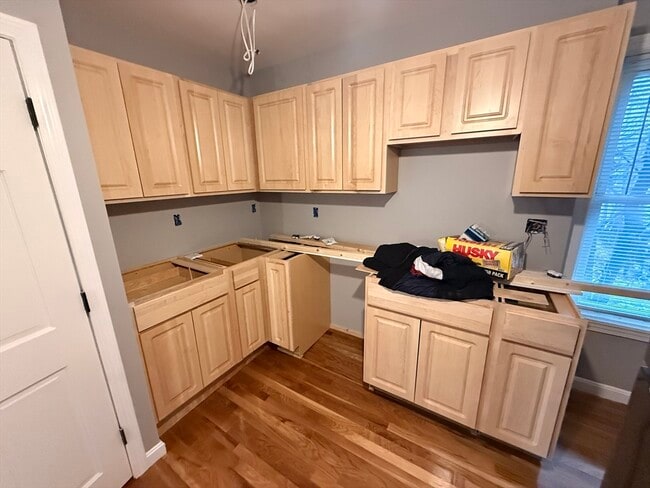 Building Photo - 321 Wood Ave