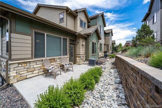 Building Photo - Lage & Beautiful 4 bedroom Townhome in Aurora