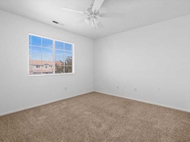 Building Photo - Newly Renovated 4 Bedroom Home with Gorgeo...