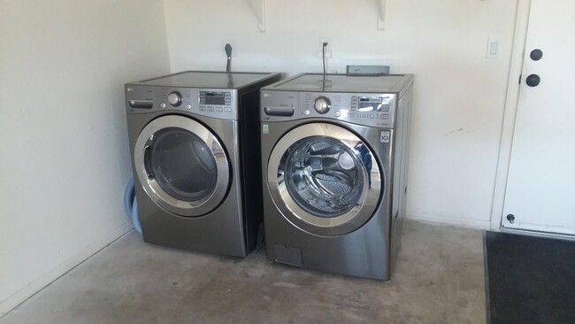 Building Photo - 2910 E Brookwood Ct