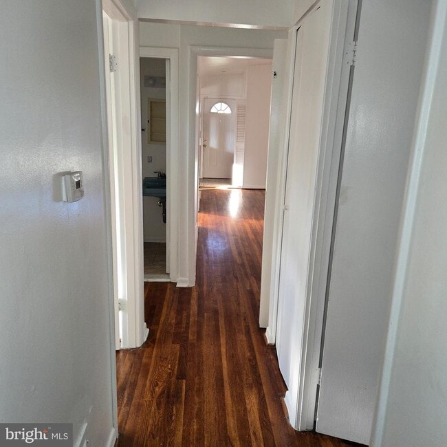 Building Photo - 6624 Chippewa Dr