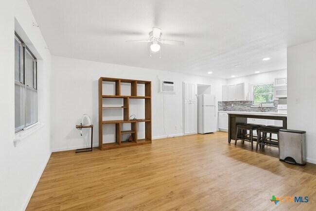 Building Photo - 761 Whippoorwill Dr
