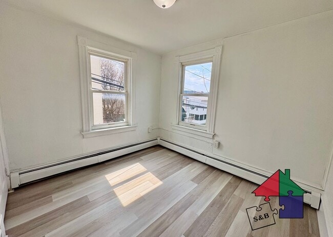Building Photo - 94 Malletts Bay Ave