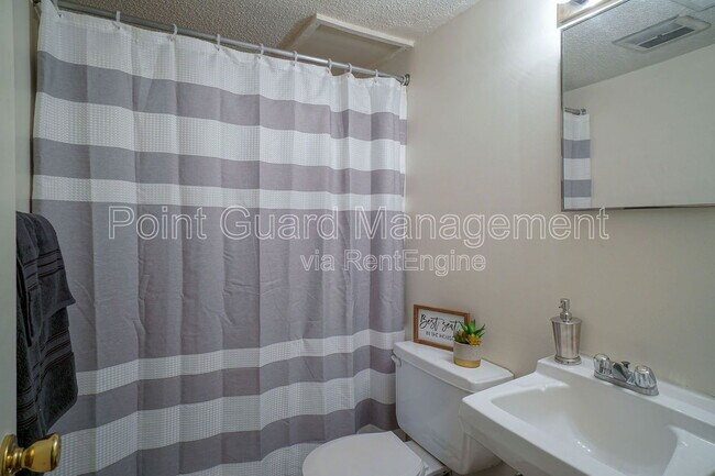 Building Photo - 1412 Cambridge Pl