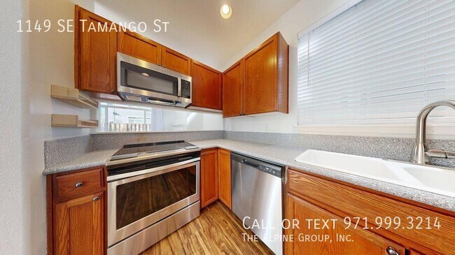 Building Photo - 1149 SE Tamango St