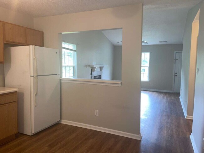 Building Photo - Two Bedroom Two Full Bathroom End Unit Tow...