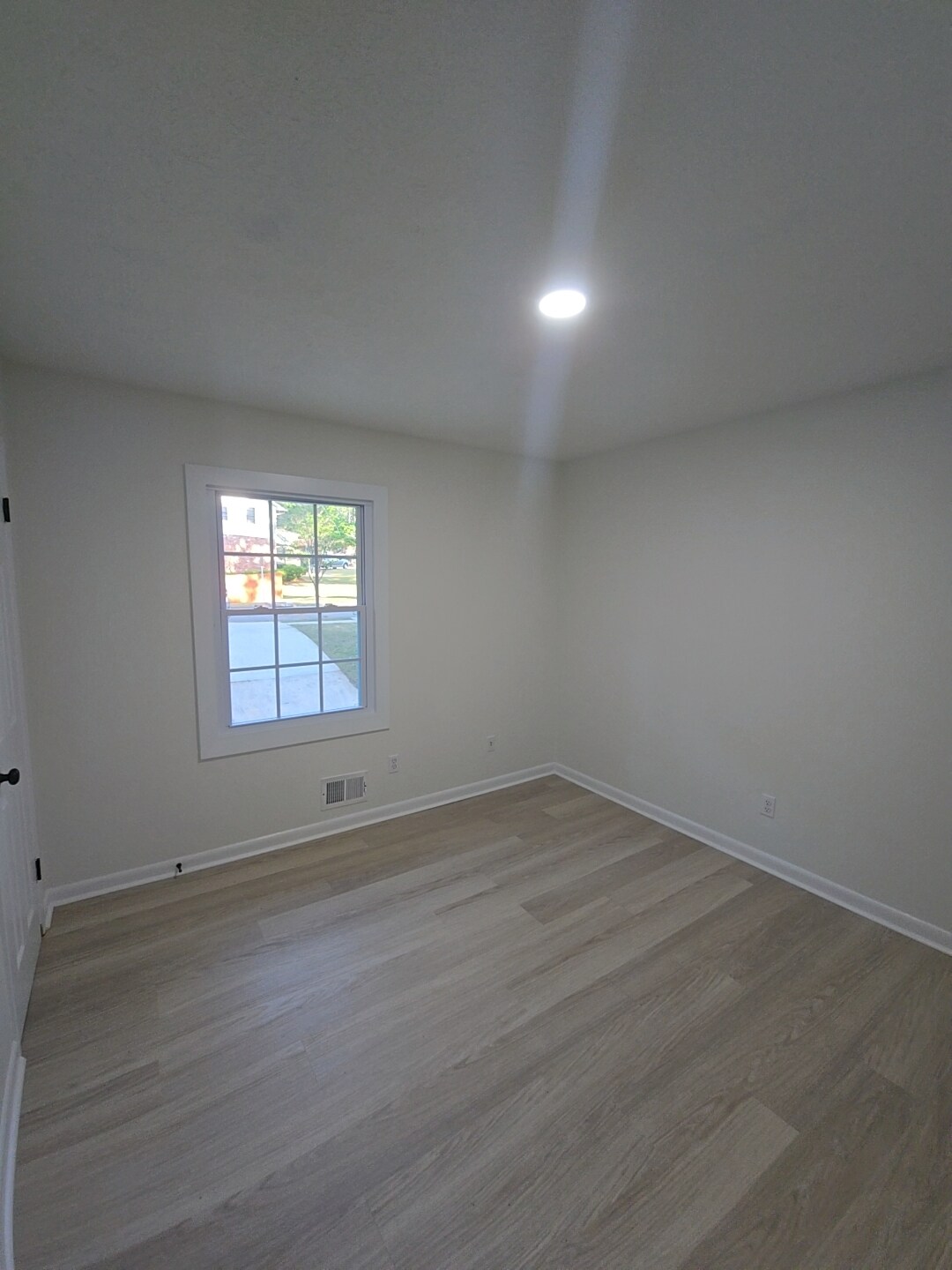 Building Photo - 2347 Greenway Dr