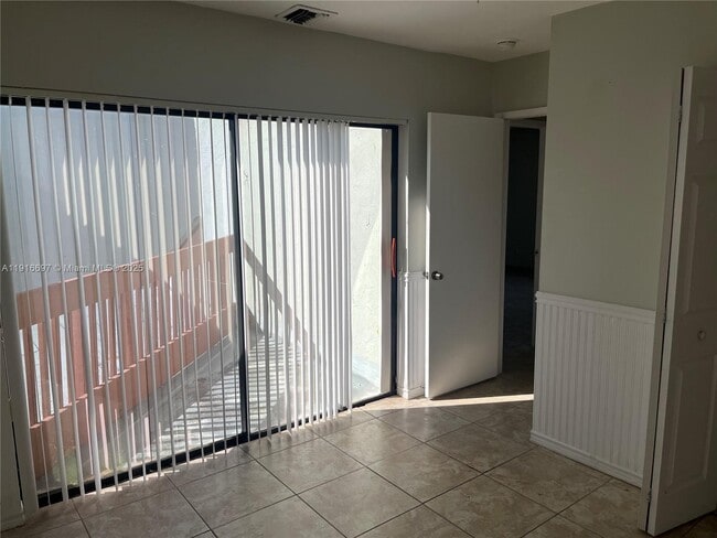 Building Photo - 9722 NW 6th Ln