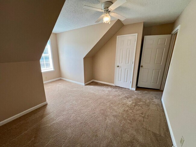 Building Photo - 2563 Carriage Dr