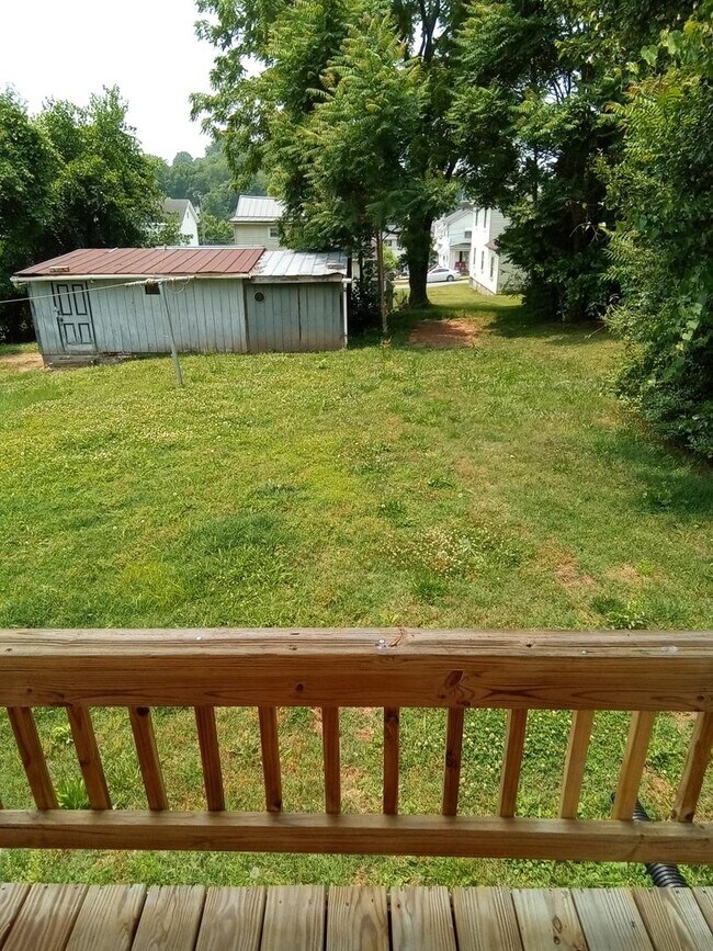 Building Photo - Renovated 2BR, 1 BA SFH