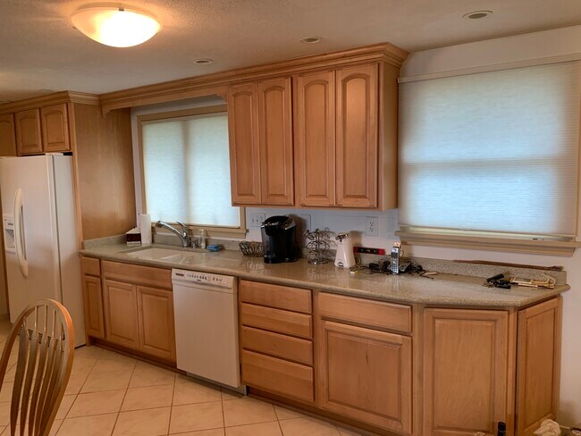 Building Photo - 6588 Shore Acres Dr