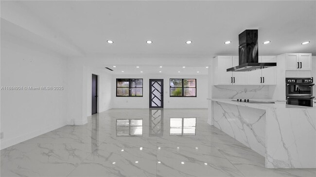 Building Photo - 2413 Gulfstream Ln