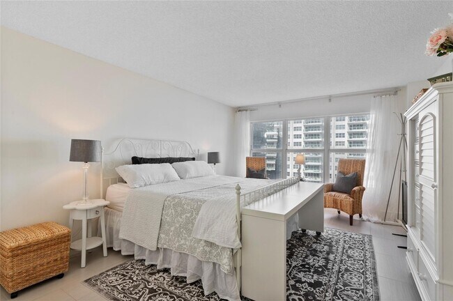 Building Photo - 3500 Galt Ocean Dr