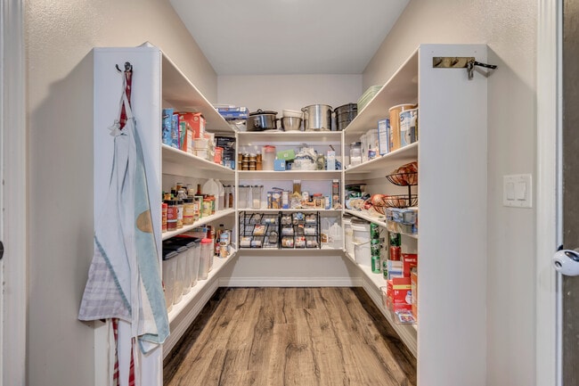 Building Photo - 6790 Greenfield Ln