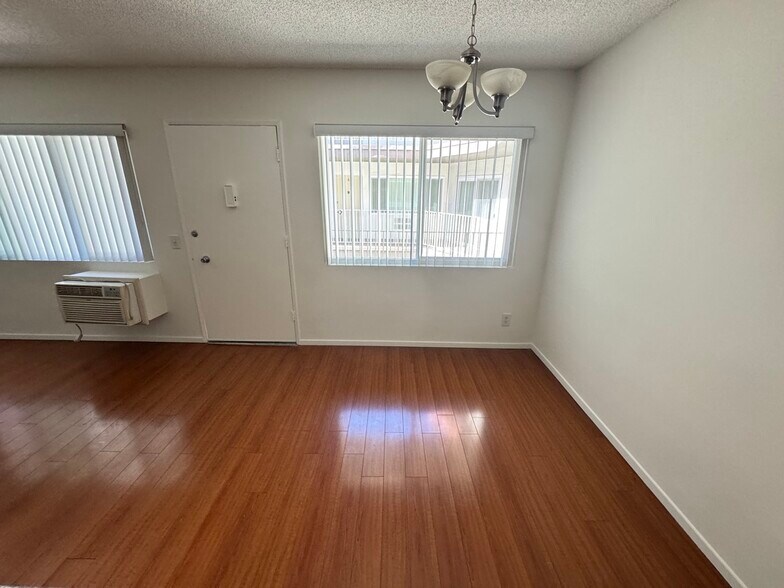 Building Photo - 447 W Elk Ave