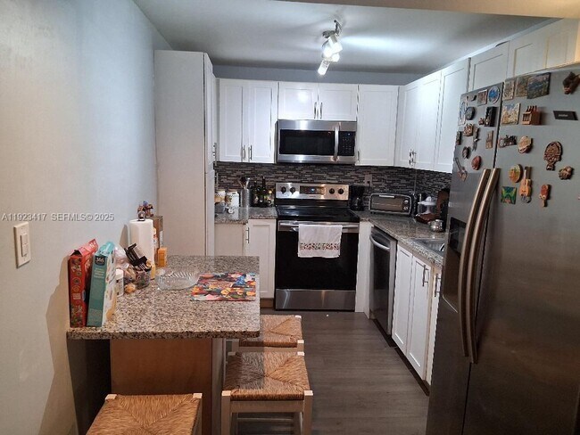 Building Photo - 1400 St Charles Pl