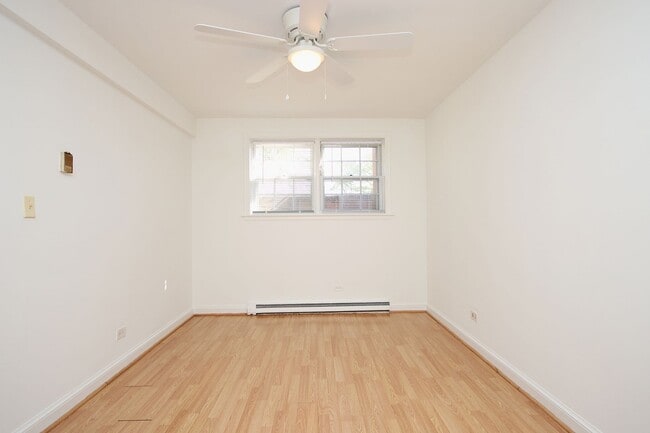 Building Photo - Student-Friendly Apartment Near Data School of Science