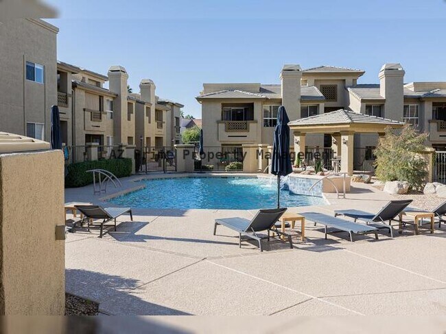 Building Photo - 1880 E Morten Ave