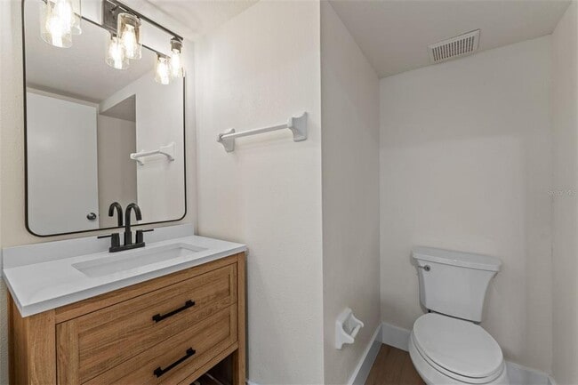 Building Photo - 3058 Overlook Pl