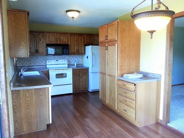 Building Photo - 502 Prairie Ln