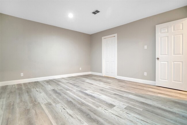 Building Photo - 1314 E Red Cedar Cir