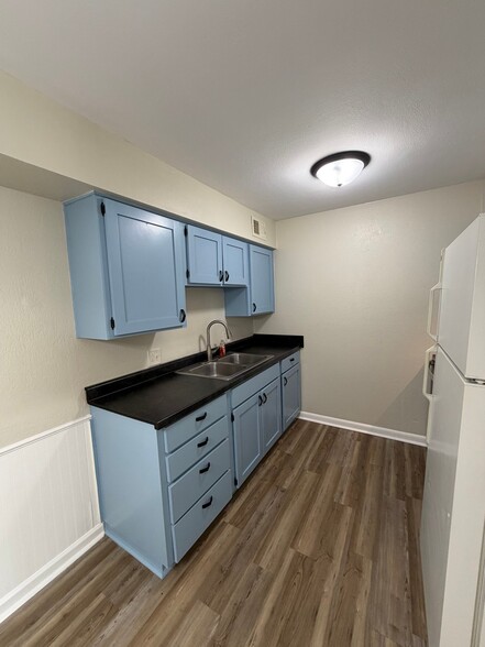 Building Photo - 1332 Brooke Park Dr