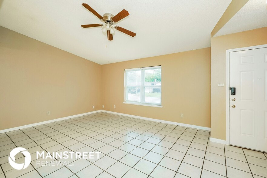 Building Photo - 728 Poe St