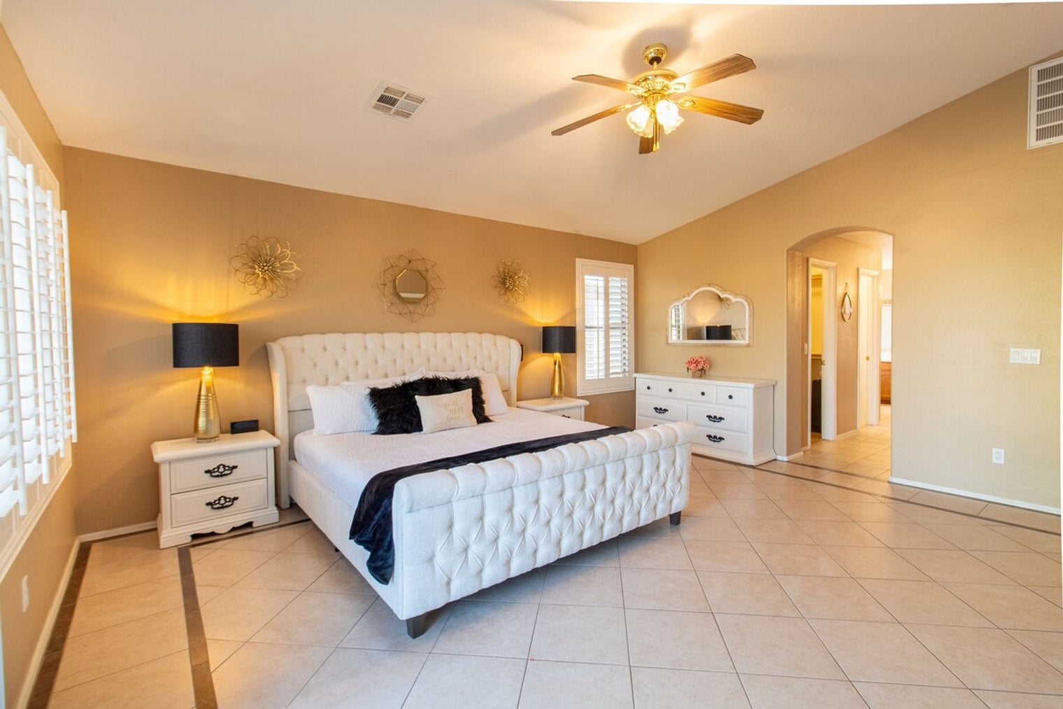 Building Photo - 1994 E Racine Dr