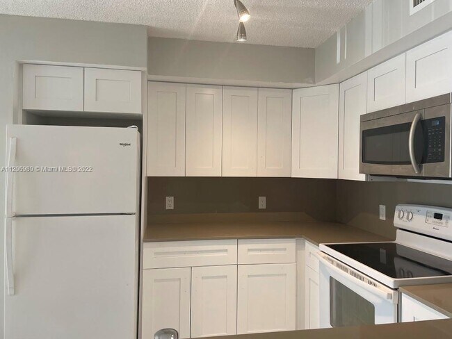 Building Photo - 12112 Saint Andrews Plz