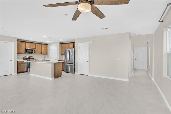 Building Photo - 372 Rosefinch St