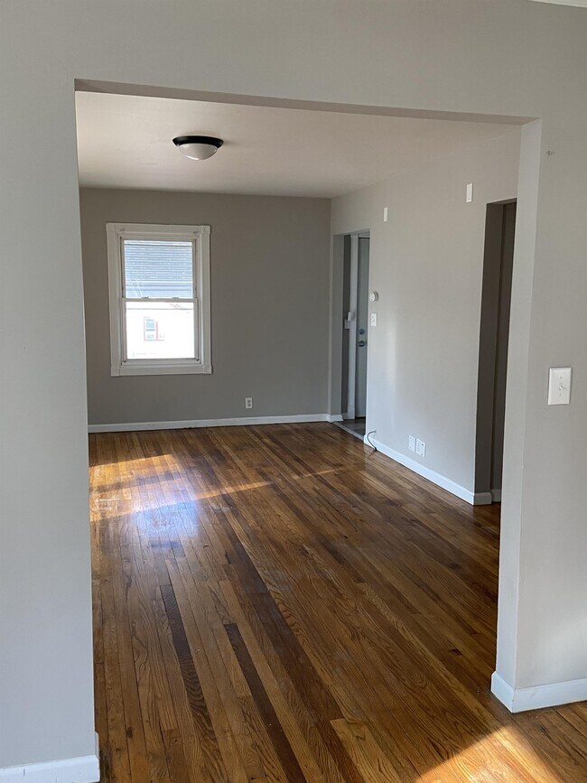 Building Photo - 6905 N 33rd St