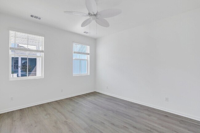 Building Photo - 165 Salty Fin Dr