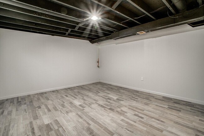 Building Photo - 4504-4506 N Jackson Ave