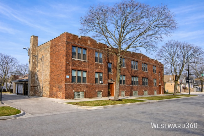 Building Photo - 6702 S Wood St