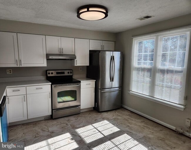 Primary Photo - 16326 Pennsbury Way