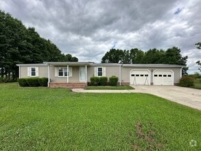 Building Photo - Inviting 3 Bedroom - 2 Bath Home with Lots...