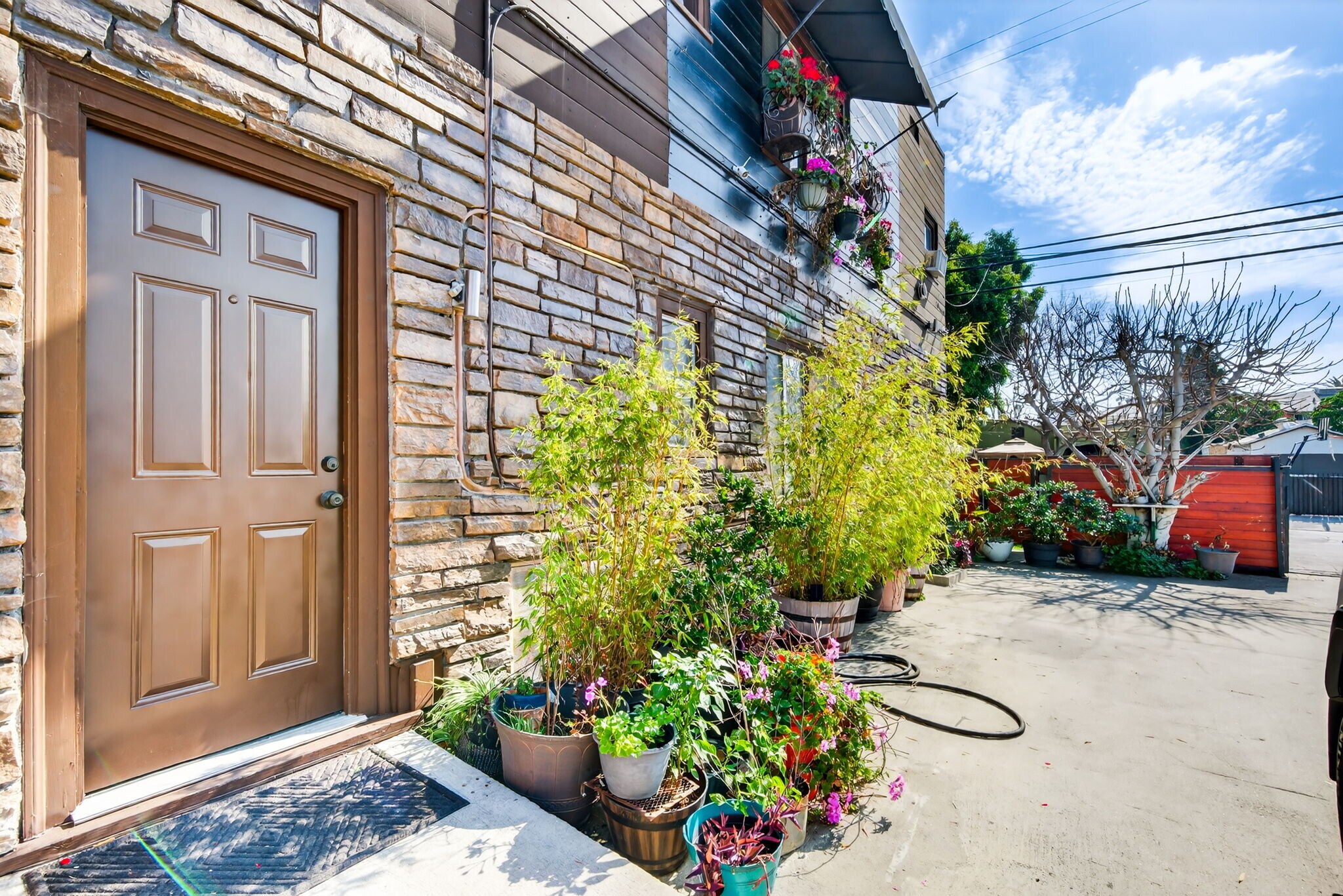 Building Photo - 5919 Lexington Ave