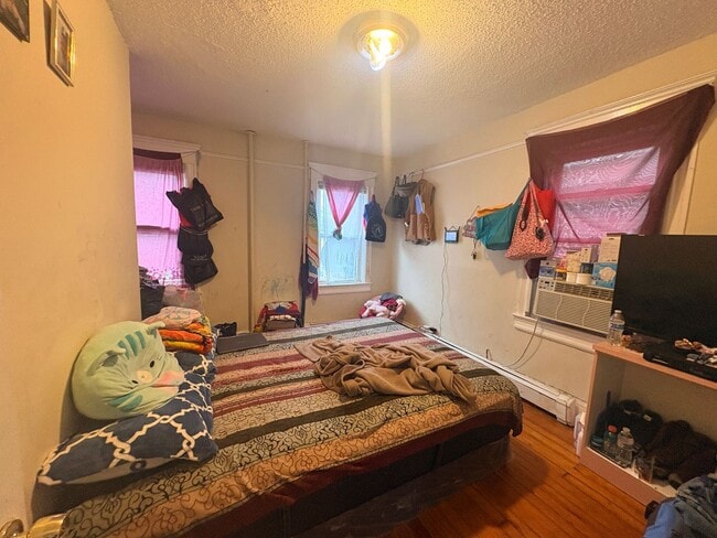 Building Photo - 2 Bedroom House in Asbury Park!