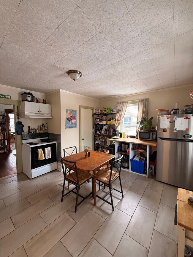 Building Photo - 11 Foster St