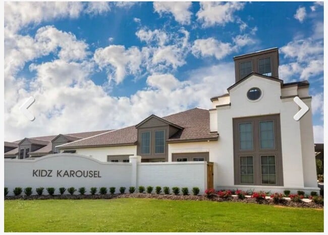 Building Photo - Beautiful home  in Americana!