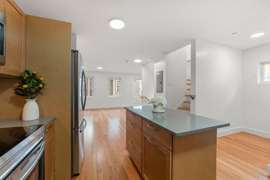 Building Photo - 140 Prospect St