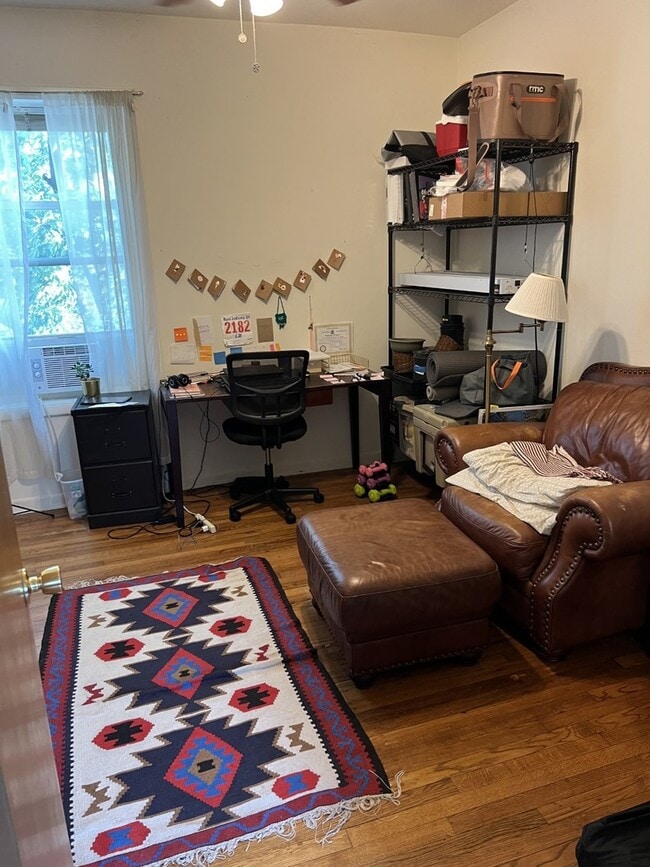 Building Photo - 3840 W Roscoe St