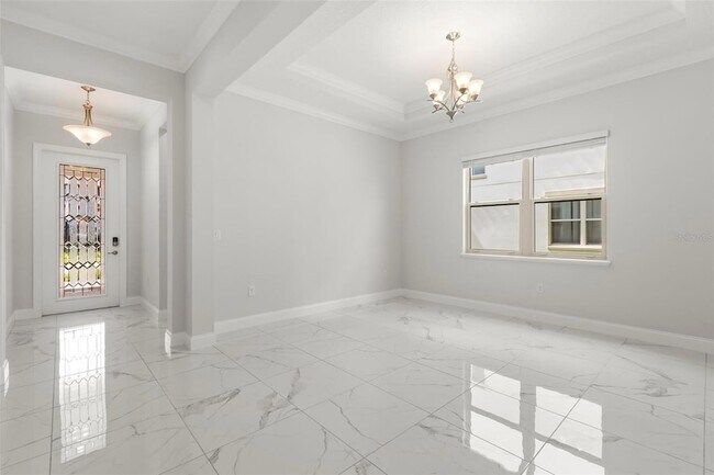 Building Photo - 10511 Royal Cypress Way